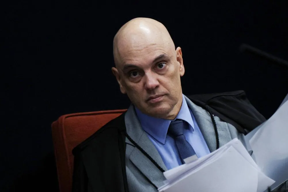 Moraes dá 48h para Bolsonaro explicar pedido de asilo à Argentina e descumprimento de ordens 