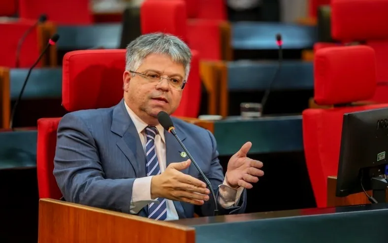Deputado Gustavo Neiva solicita revisão da taxa de água dos poços no Piauí