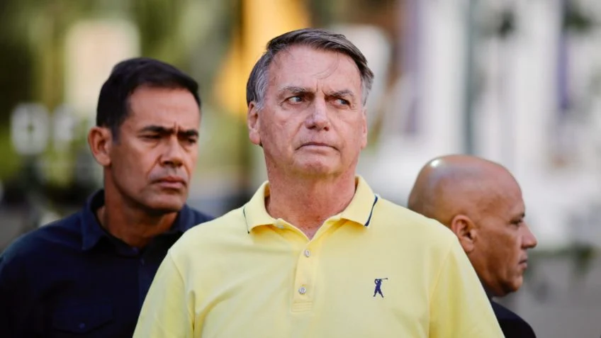 PT protocola pedido de prisão preventiva de Bolsonaro