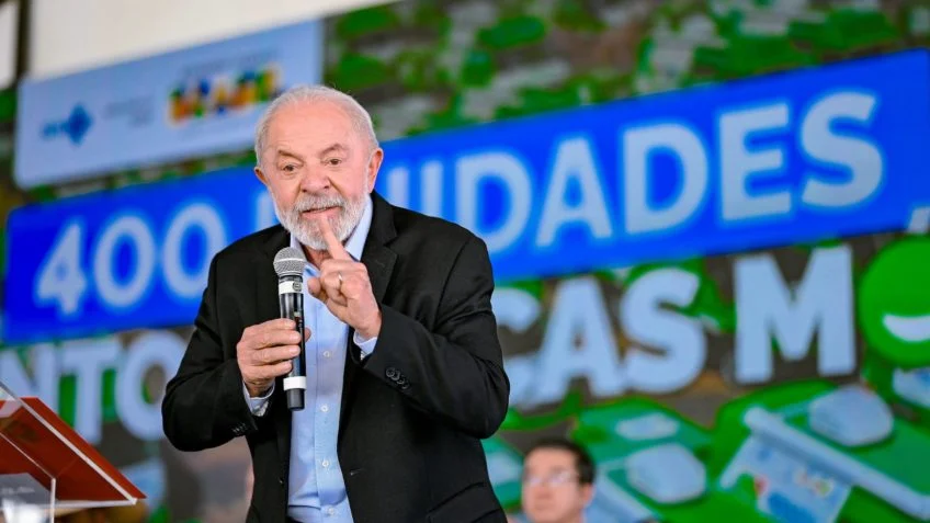 Um cara sem dente e ainda negro, reclama Lula de foto do governo