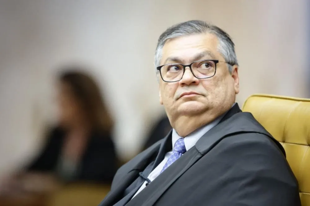 Dino manda PF investigar destino de R$ 695 milhões em emendas Pix