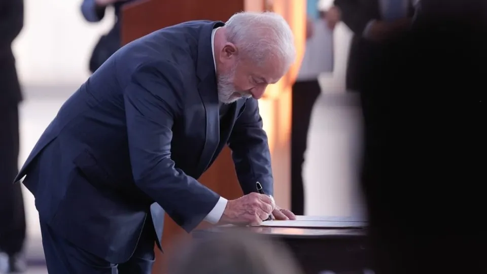 Lula assina decreto que regulamenta TV 3.0; entenda tecnologia