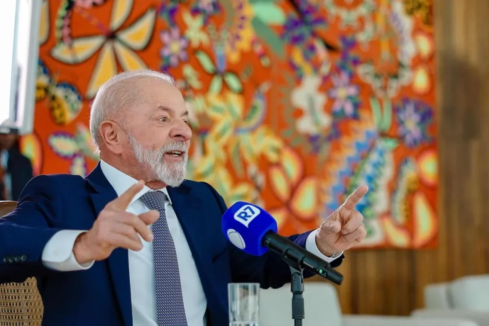 Eleição de 2026 será polarizada e não há espaço para terceira via, diz Lula