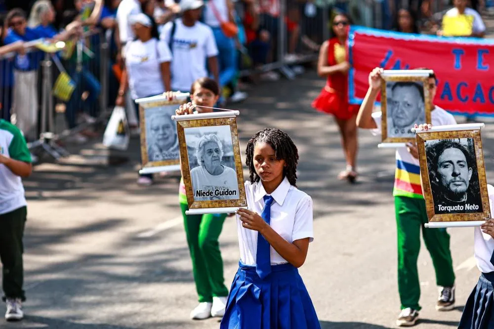 Niède Guidon é homenageada em desfile da Independência em Teresina