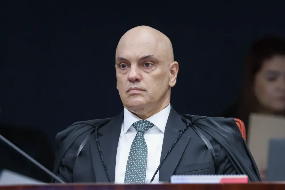 Ministros do STF esperam fala de Moraes para fechar votos