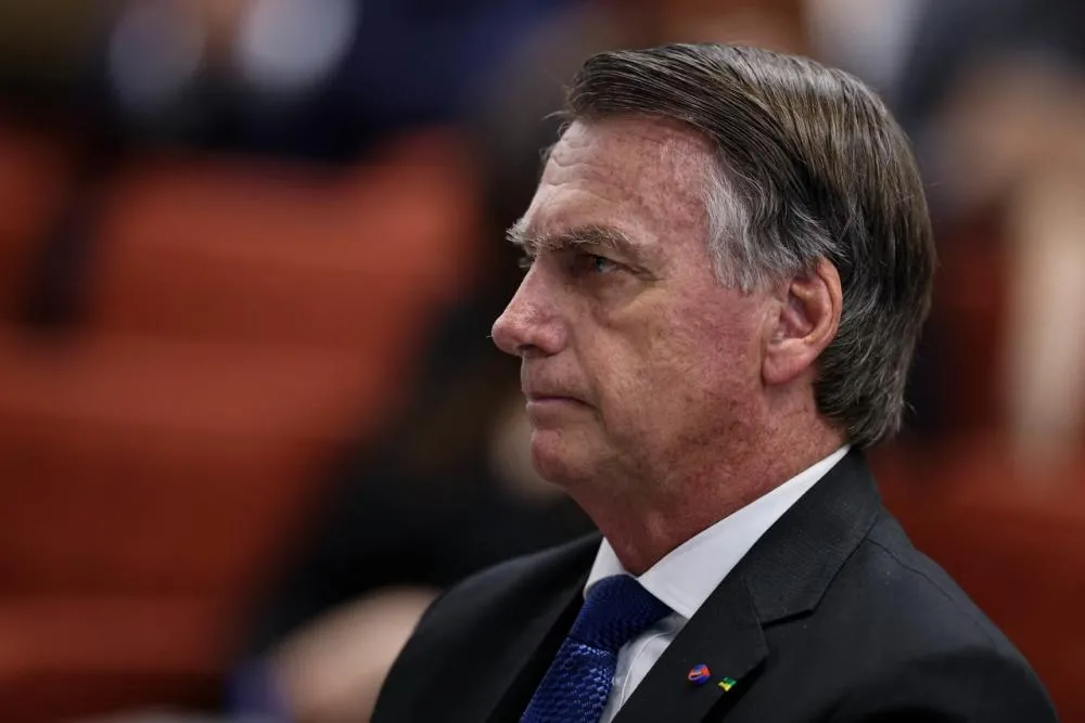STF condena Bolsonaro a 27 anos e três meses de prisão