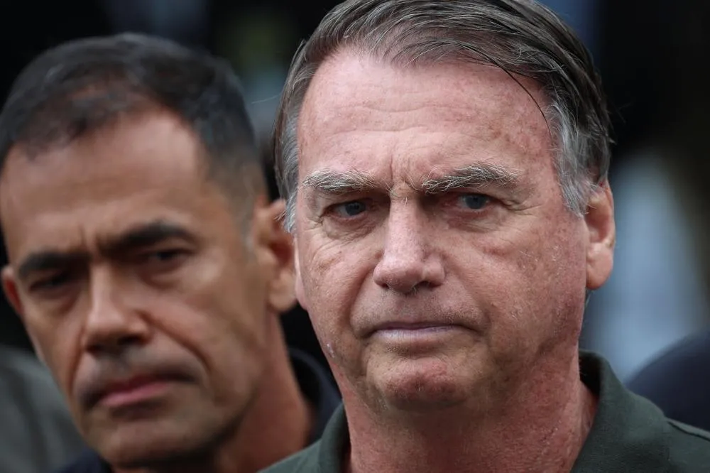 Bolsonaro tem diagnóstico de câncer de pele inicial, diz médico