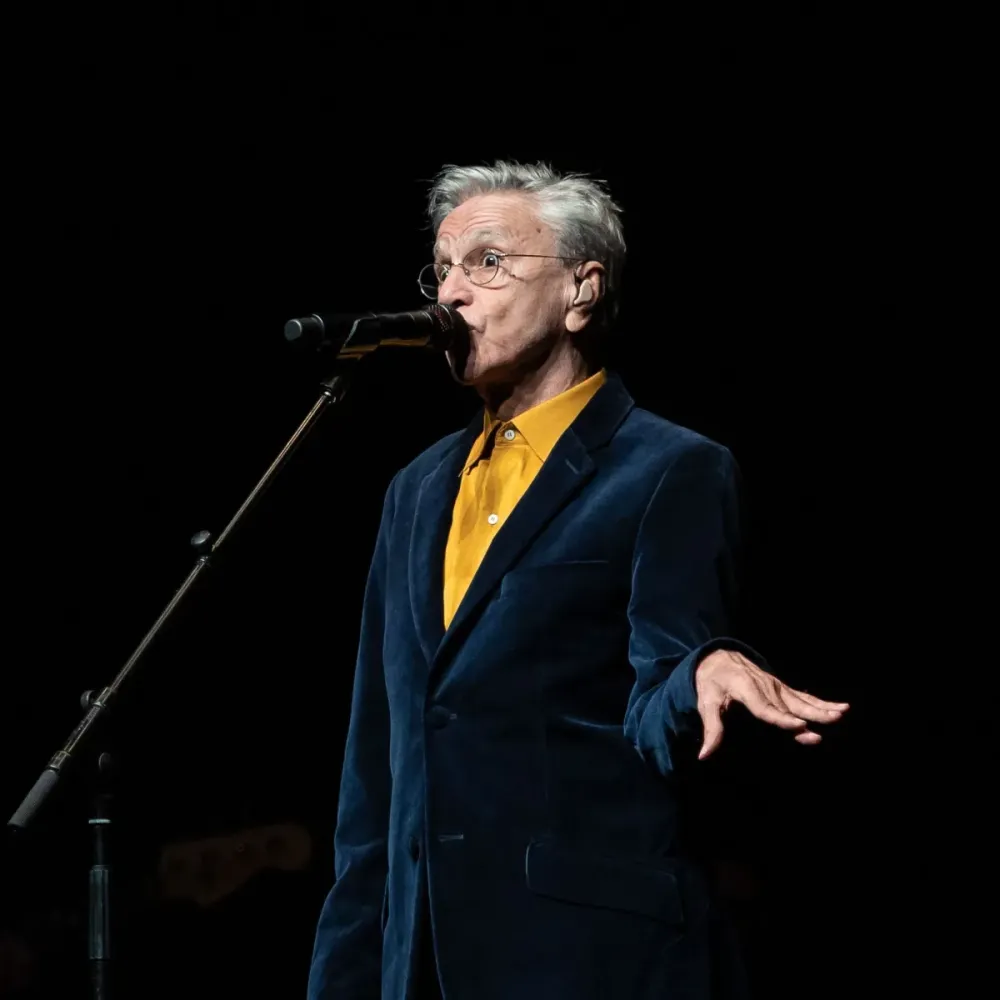Caetano Veloso quer brasileiros nas ruas contra “PEC da Bandidagem” e anistia 