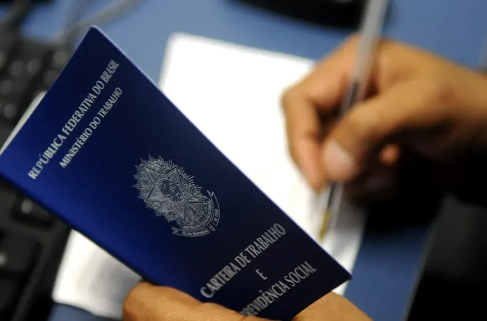 Desemprego se mantém em 5,6% no trimestre até agosto, diz IBGE