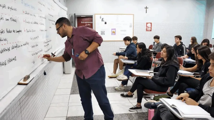 Número de professores efetivos no Brasil fica abaixo da média da OCDE