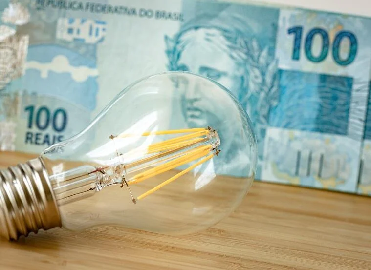 Conta de luz residencial deve subir 8% em 2026