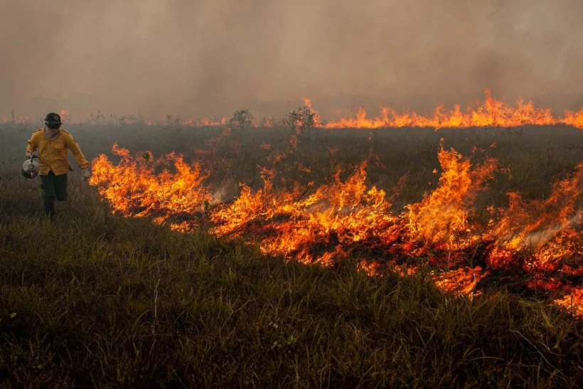 Brasil tem 28.678 focos de incêndio em outubro, queda anual de 14%