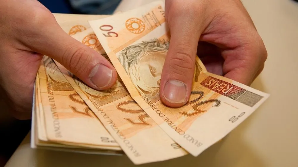 Primeira parcela do 13º deve ser paga até 28 de novembro; veja quem recebe e como é o cálculo