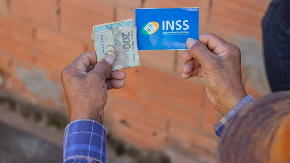 Fila de novos pedidos do INSS cresce 10% ao mês desde maio, diz presidente do órgão