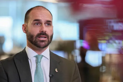 STF tem maioria para tornar Eduardo Bolsonaro réu sob acusação de coação ao atuar nos EUA