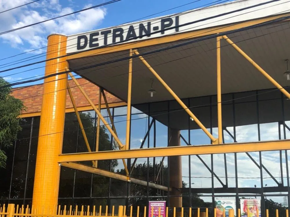 Motoristas do Piauí denunciam atraso na emissão da CNH digital pelo Detran
