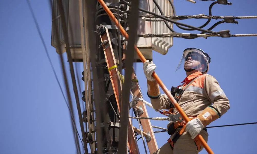 Justiça proíbe corte de energia por dívidas antigas e mantém indenização por danos morais