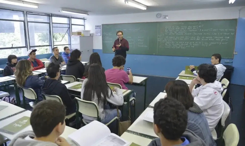 Município da Bahia vai pagar mais de R$ 20 mil para cada professor neste final de ano
