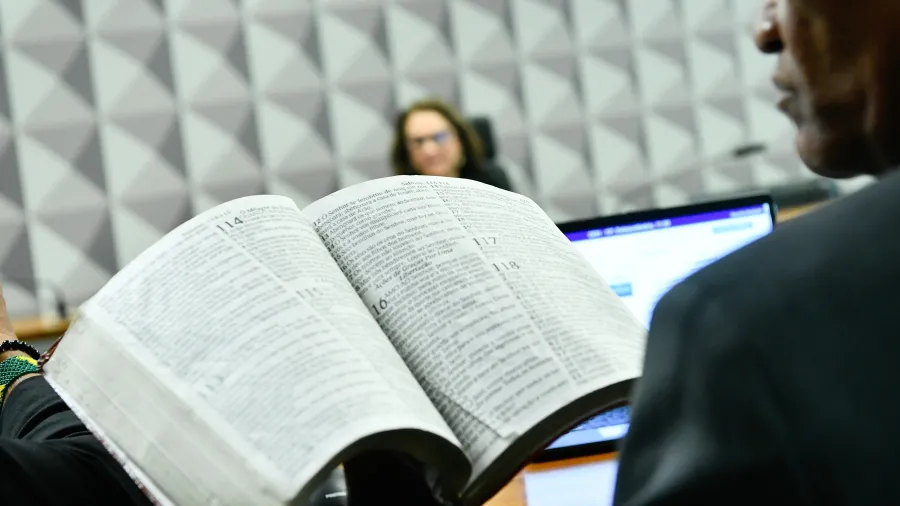Igrejas questionam projeto de lei que proíbe mudanças na Bíblia