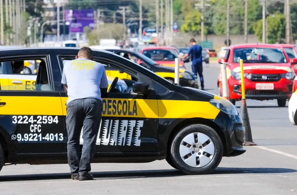CNH sem autoescola: novas regras já afetam mais de 50 mil funcionários