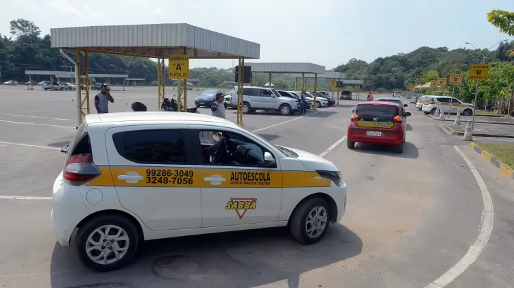 Governo quer CNH sem autoescola imediata, mas aplicação atrasa nos Detrans