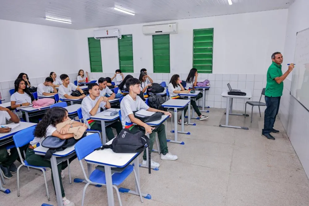 Inscrições para concurso com 4 mil vagas para professor iniciam nesta segunda