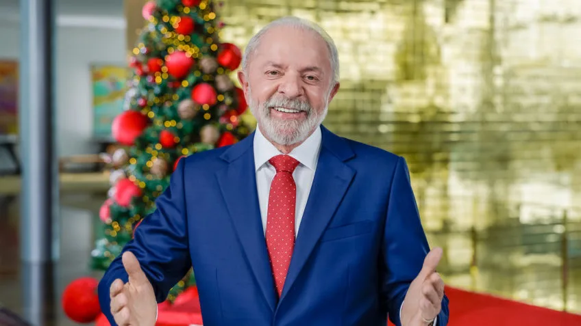 Lula usa tom eleitoral na TV, comemora IR zero e prega fim da 6 X 1