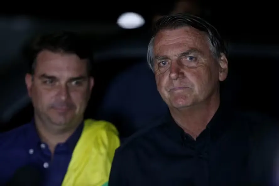 Bolsonaro confirma em carta indicação de Flávio como candidato à Presidência: ‘Decisão consciente e legítima’