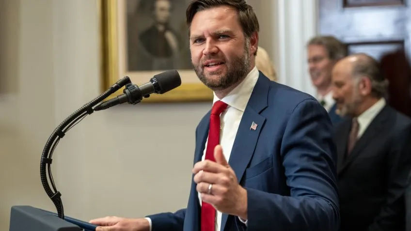 Petróleo “roubado” deve ser devolvido aos EUA, diz JD Vance