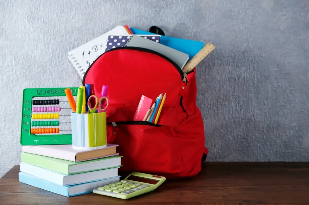 Escola cobra até “pano de chão” de pais; Procon divulga os 60 materiais abusivos