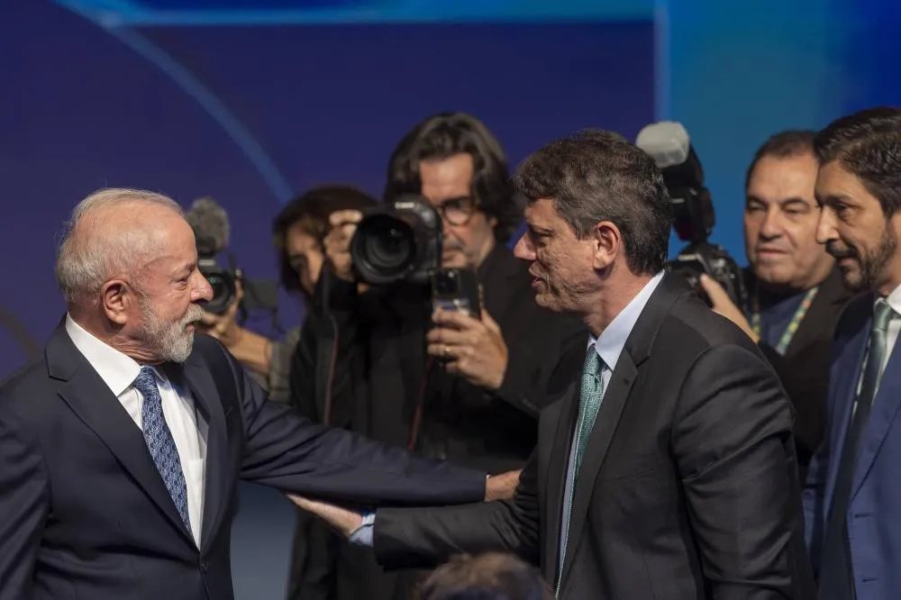 Lula lidera disputa, mas empata com Tarcísio no 2º turno, diz pesquisa Meio Ideia