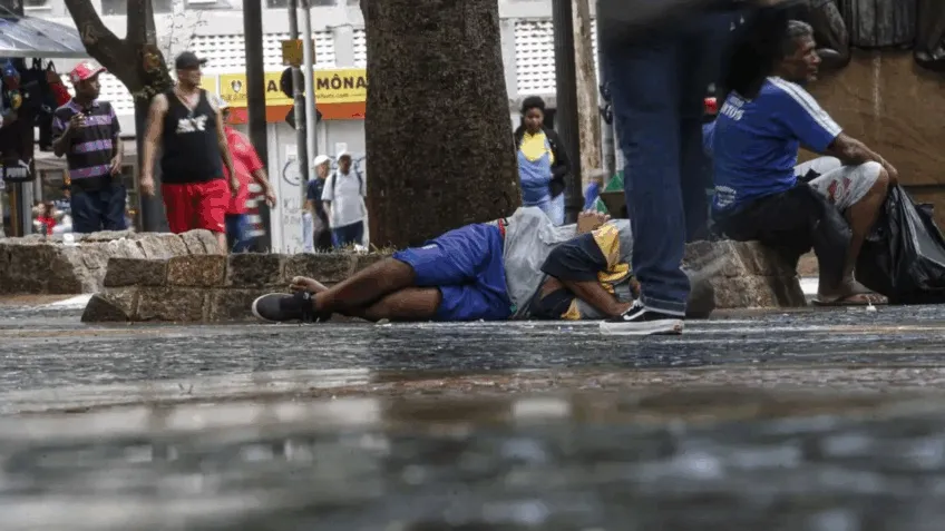Mais de 365 mil pessoas estão em situação de rua no Brasil, diz estudo