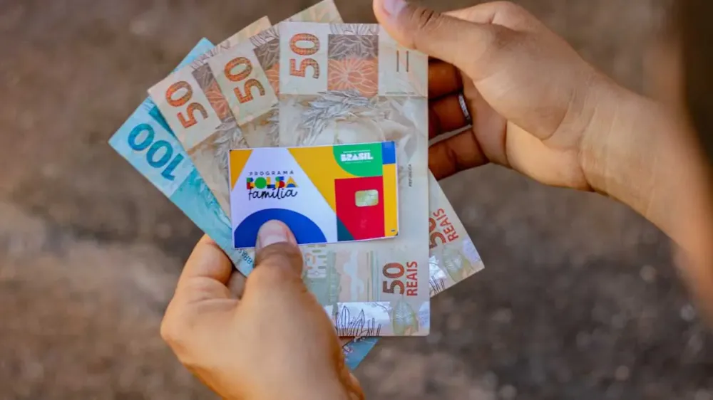 Bolsa Família começa a ser pago nesta segunda (19); veja calendário e quem recebe