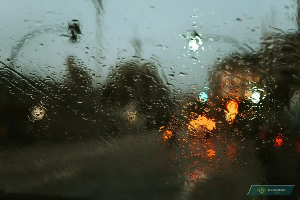 Semana começa com risco de chuva extrema em várias partes do Brasil