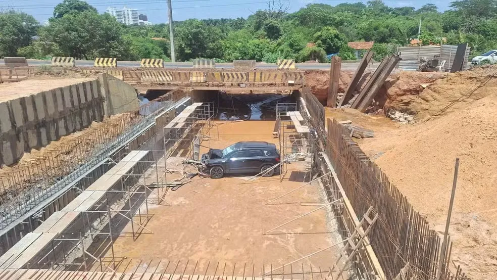 Carro cai em obra de ponte na BR-226 no Piauí; trecho estava interditado
