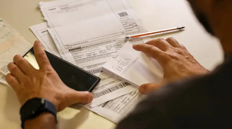 Salário mínimo de R$ 1.621 começa a ser pago nesta segunda-feira aos trabalhadores