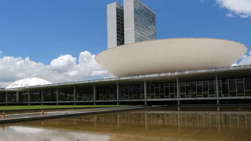 Após Carnaval, Congresso deve priorizar segurança e fim da escala 6 X 1