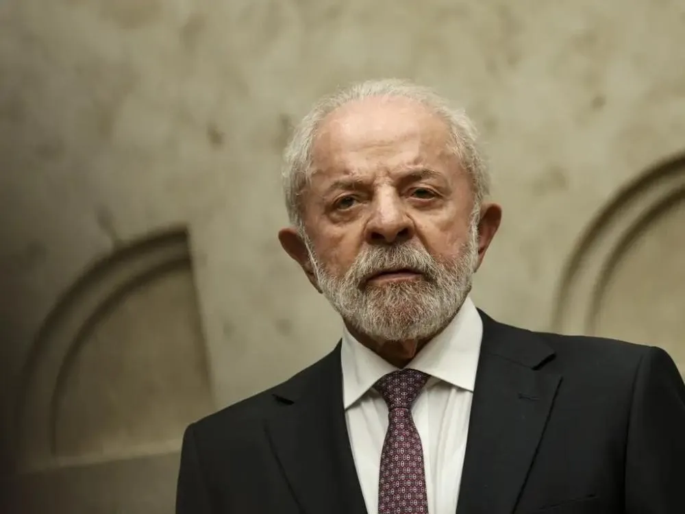 Lula veta regra que permitia salários acima do teto no serviço público federal