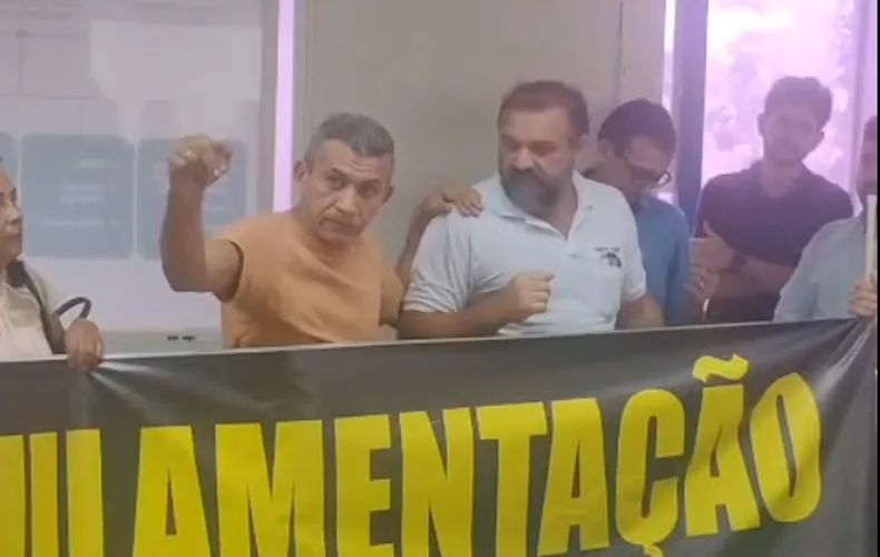 Policiais penais cobram regulamentação e protestam dentro de Secretaria