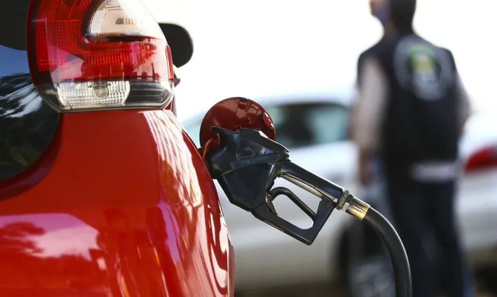 Petrobras aumenta preço do diesel em R$ 0,38 a partir deste sábado (14)
