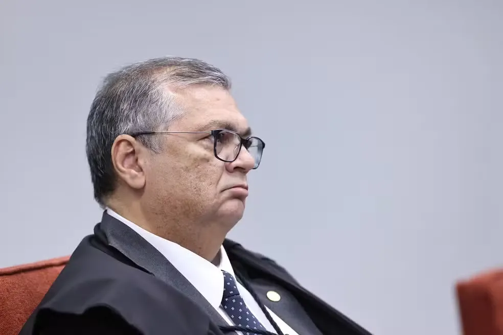 Dino acaba com aposentadoria compulsória como maior punição a magistrados; pena será perda de cargo