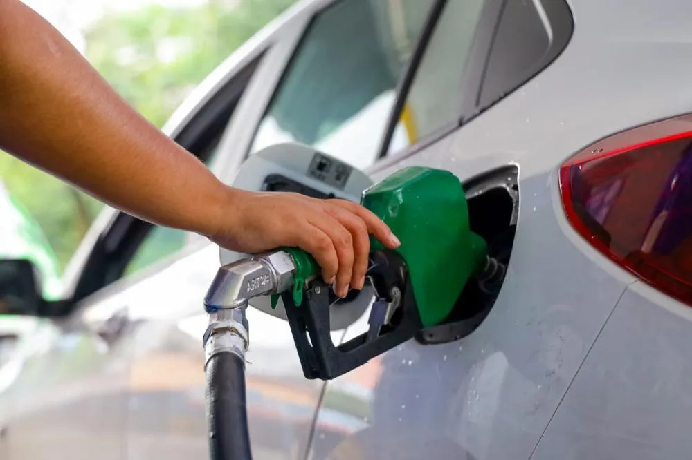 Gasolina e diesel sobem pela quarta semana seguida nos postos do país, diz ANP