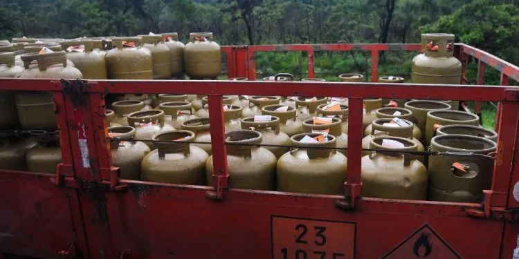 Aumento no preço do gás de cozinha pega brasileiros de surpresa em abril