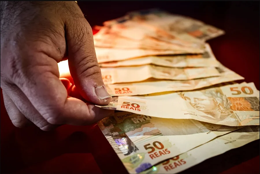 INSS começa a pagar 13º salário antecipado neste mês