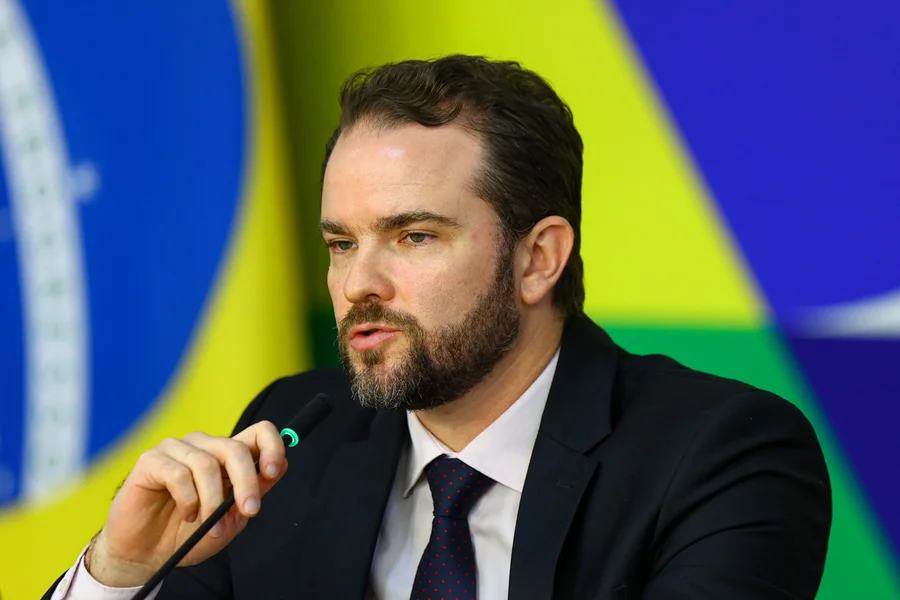 Governo avalia usar FGTS para amenizar endividamento de famílias