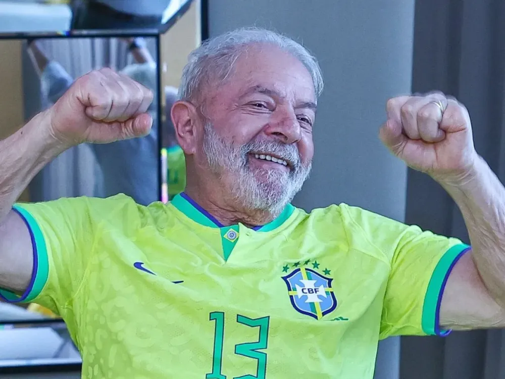 Lula diz que “meninada” da seleção joga 10% do que jogava Pelé
