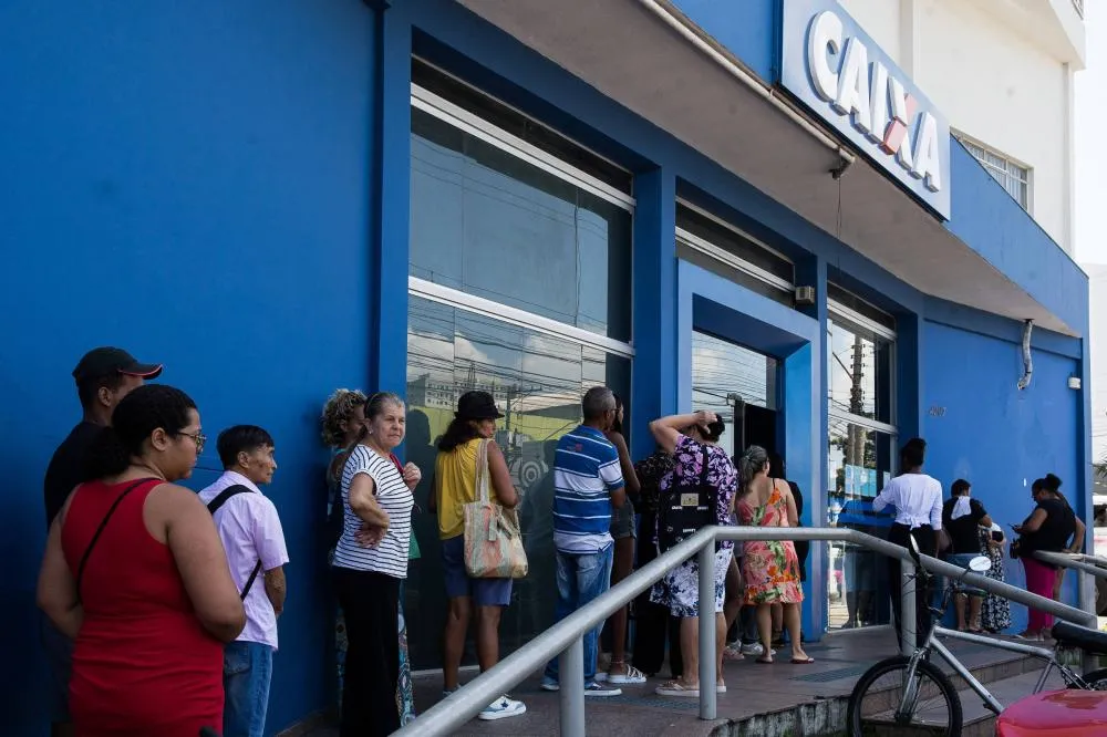 Governo vai autorizar novos saques do FGTS e prevê liberar ao menos R$ 7 bi para reduzir endividamento