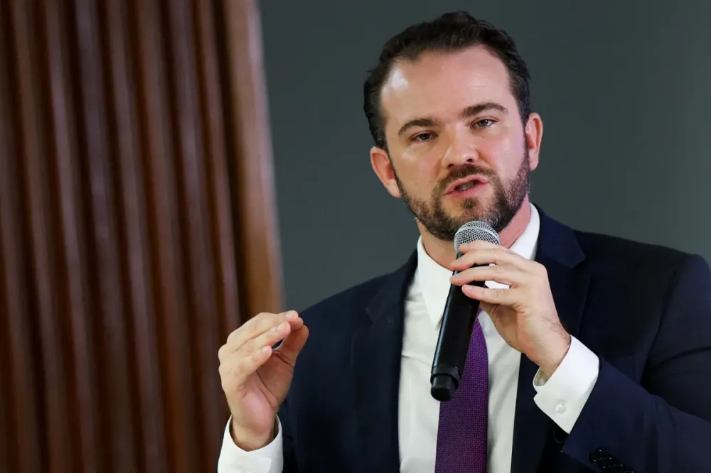 Trabalhador poderá sacar até 20% do FGTS para pagar dívidas, diz ministro da Fazenda