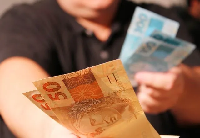 INSS libera consulta a valor do 13º salário dos aposentados; veja calendário e como conferir