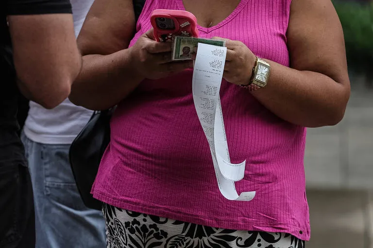 Governo estuda usar dinheiro esquecido em banco por correntistas para bancar o Desenrola 2.0